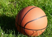 SKT不断突破！东契奇连续十场比赛得分超过领先优势明显，全场沸腾不已