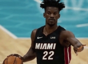 雄鹿主帅因伤离场，助教代替指挥