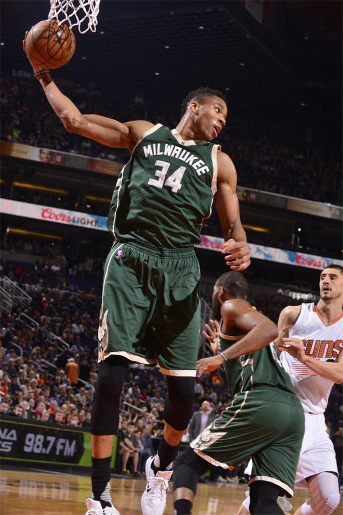 字母哥与40激战皇家马德里分钟，战术调整胜负难料！，莱万多夫斯基焦点对战引发球迷热议的简单介绍